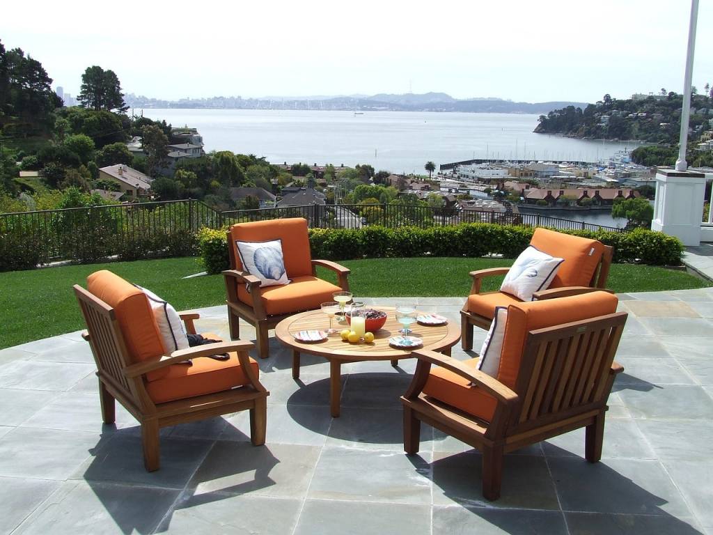 Astuces pour agencer vos tables extérieures et attirer plus de clients